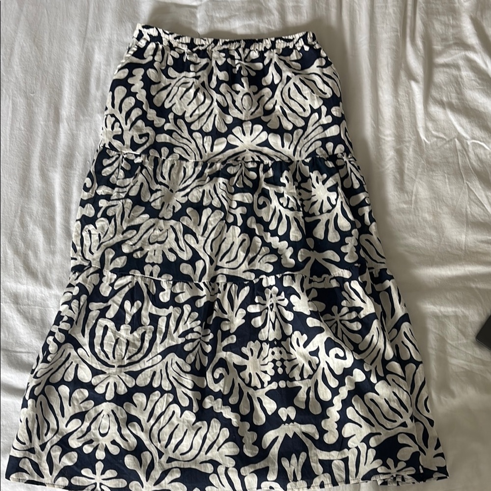 Elegant Navy Blue and White Floral Skirt
